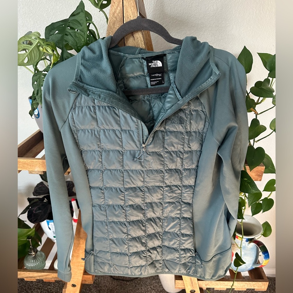 Women’s North Facet thermo pullover - size Lg